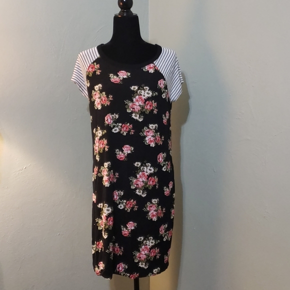 Sweet Claire Dresses & Skirts - Sweet Claire floral striped tshirt dress